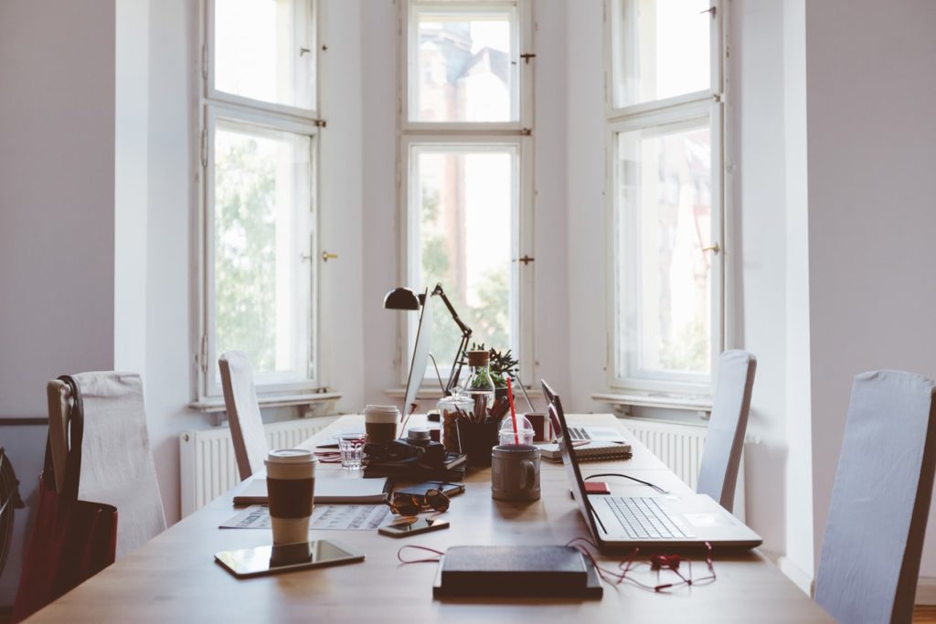 Comment appliquer les principes du Feng Shui dans un centre de coworking. Afin de créer un espace coworking et un espace de travail partagé serein & productif.