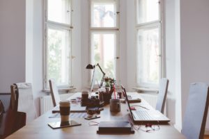 Comment appliquer les principes du Feng Shui dans un centre de coworking. Afin de créer un espace coworking et un espace de travail partagé serein & productif.